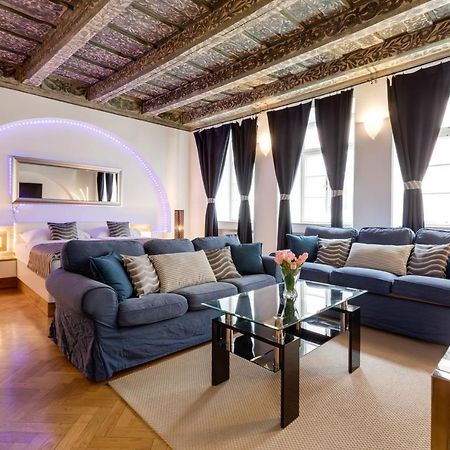Charles Bridge Royal Apartments - Castle District Прага Экстерьер фото