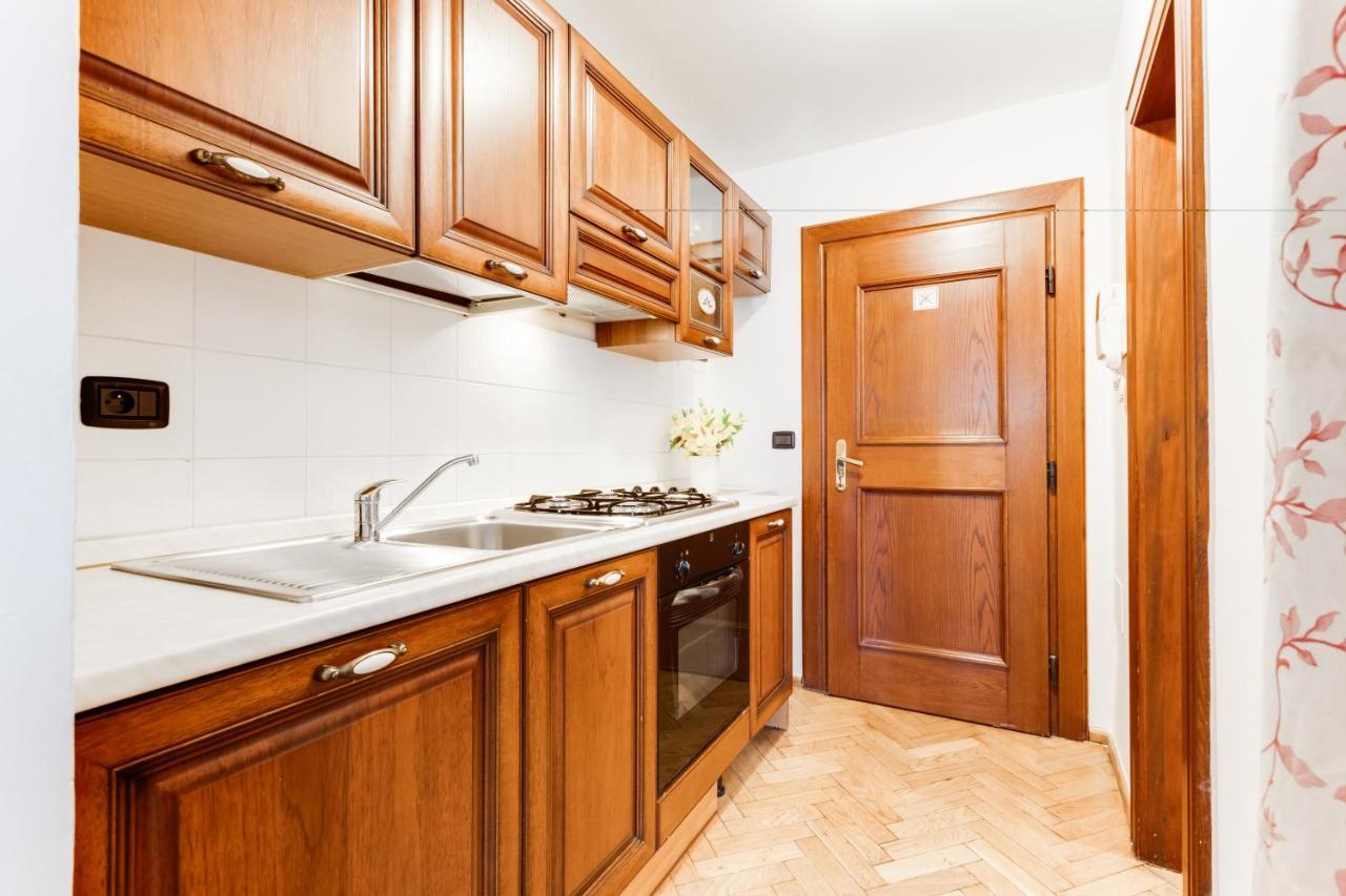 Charles Bridge Royal Apartments - Castle District Прага Экстерьер фото