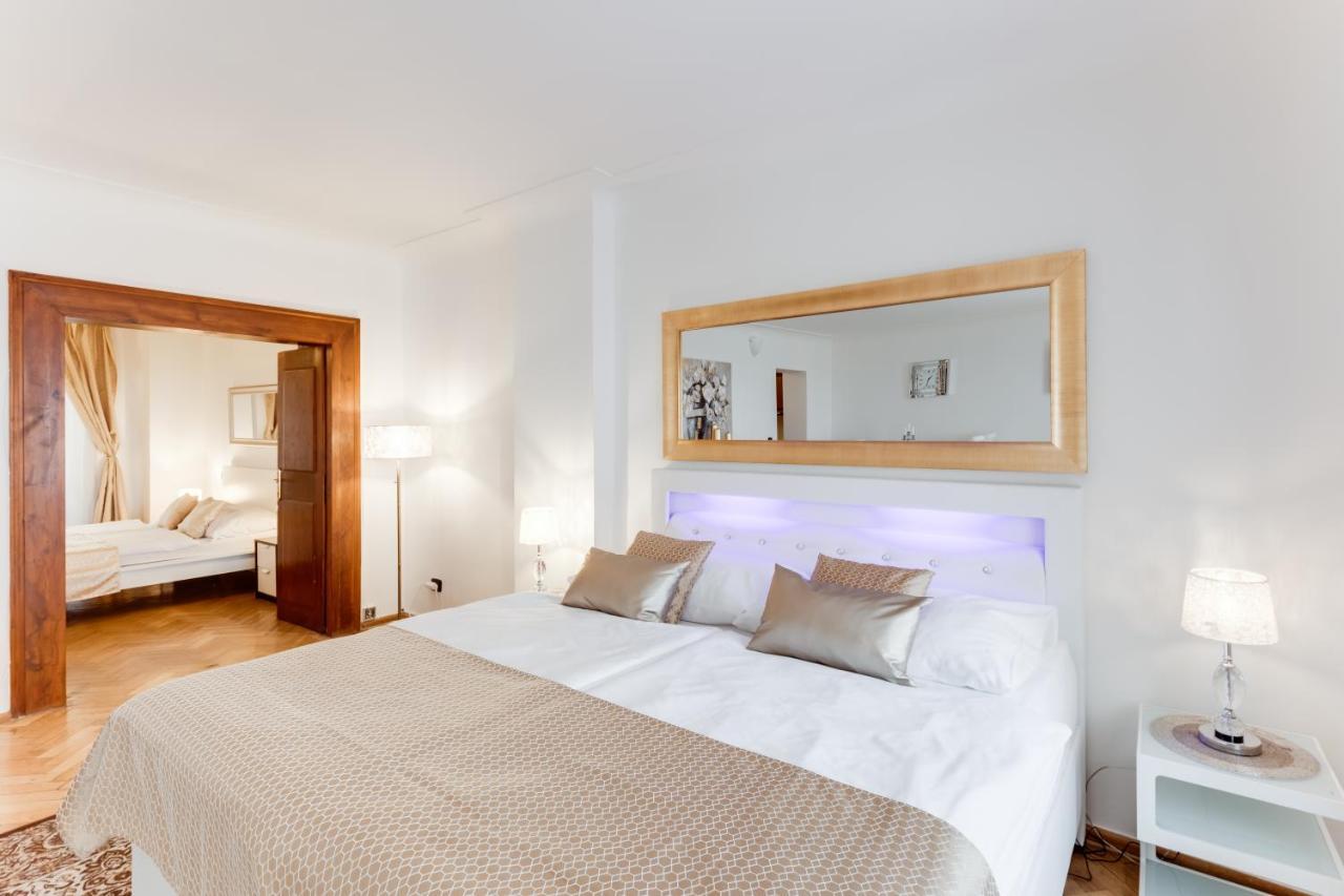 Charles Bridge Royal Apartments - Castle District Прага Экстерьер фото