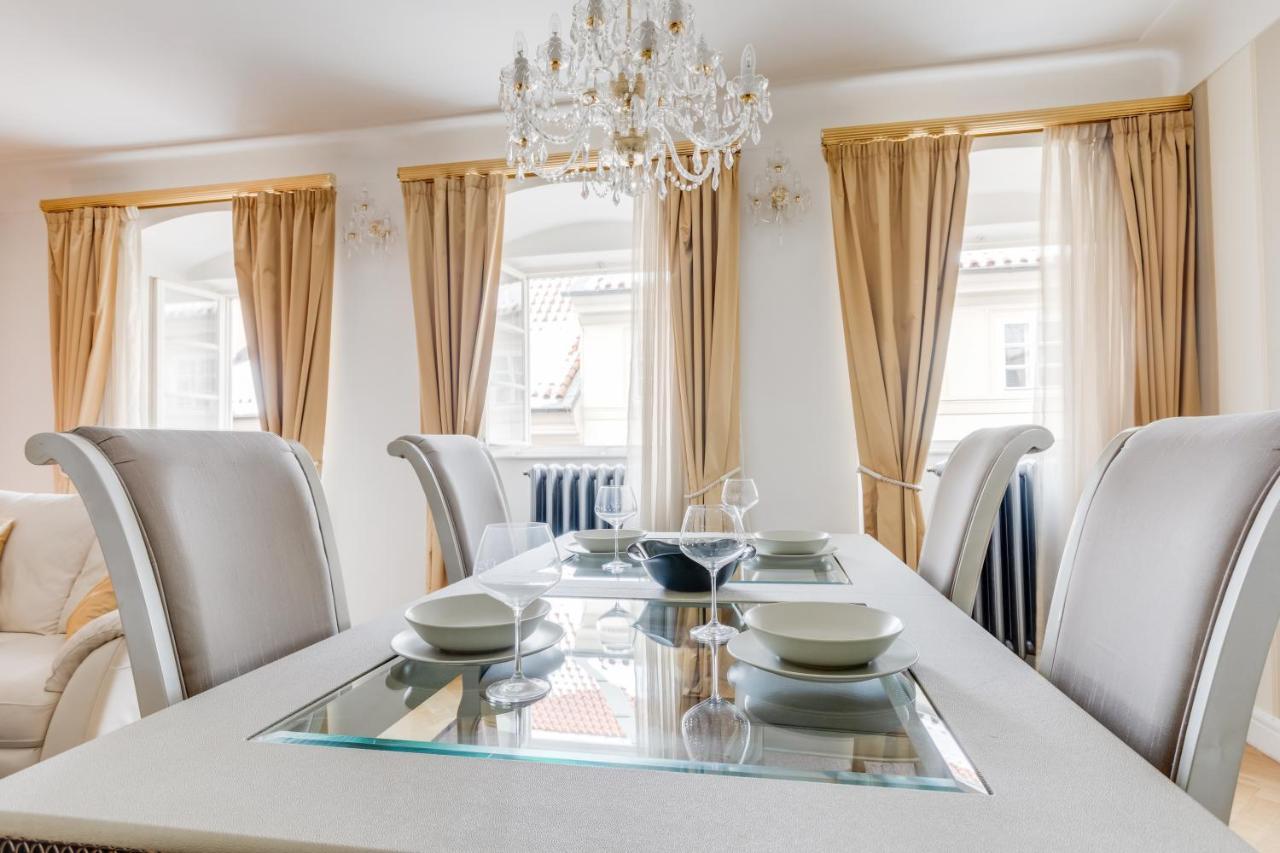 Charles Bridge Royal Apartments - Castle District Прага Экстерьер фото