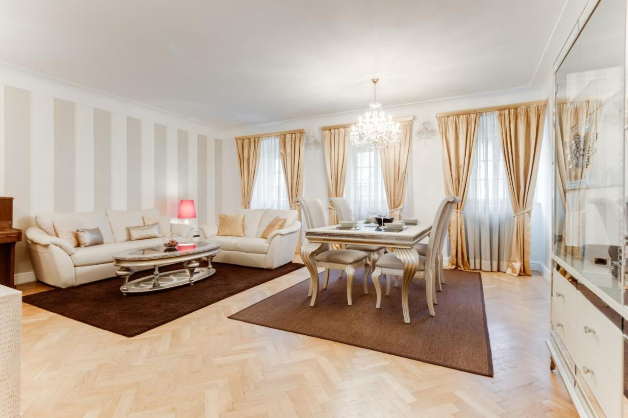 Charles Bridge Royal Apartments - Castle District Прага Экстерьер фото