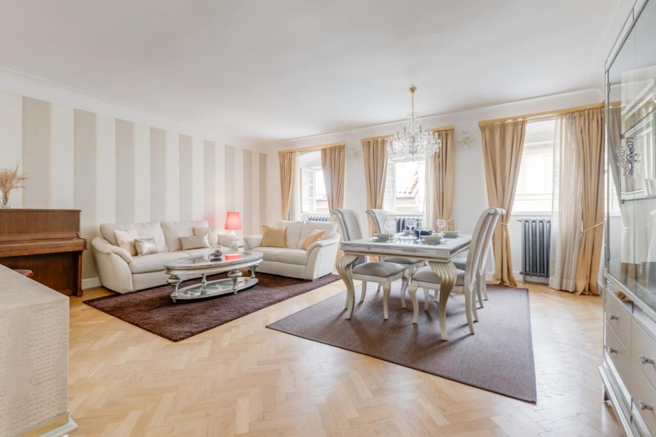 Charles Bridge Royal Apartments - Castle District Прага Экстерьер фото