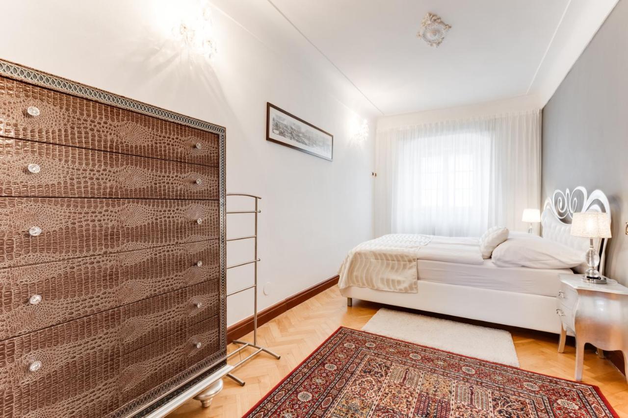 Charles Bridge Royal Apartments - Castle District Прага Экстерьер фото