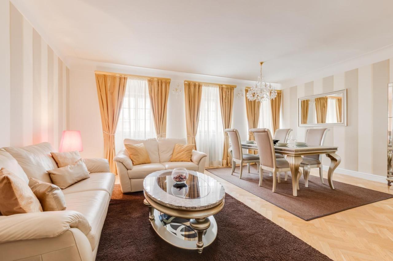 Charles Bridge Royal Apartments - Castle District Прага Экстерьер фото