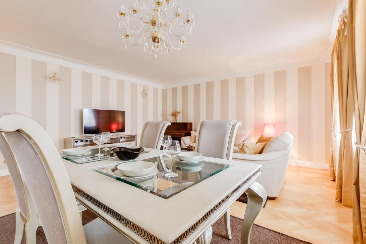 Charles Bridge Royal Apartments - Castle District Прага Экстерьер фото