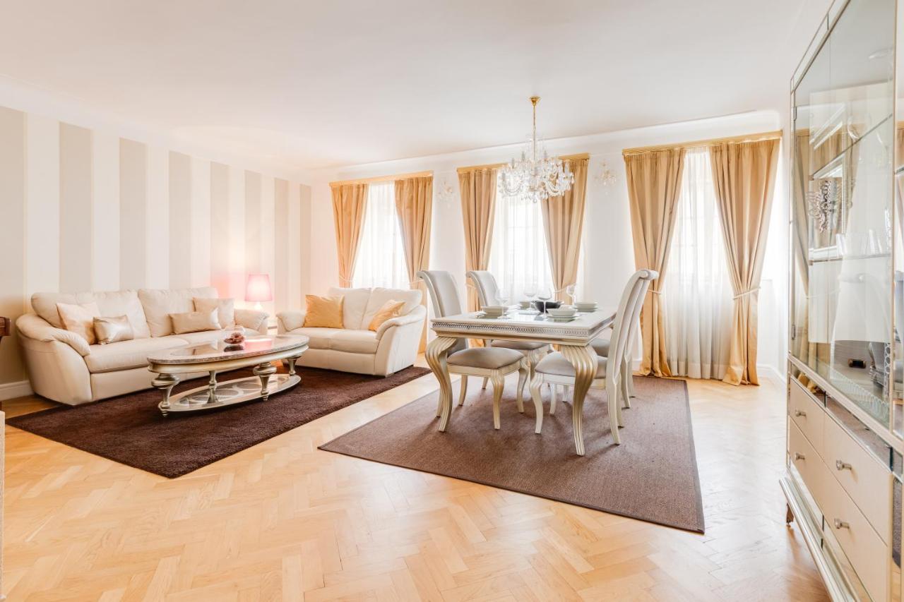 Charles Bridge Royal Apartments - Castle District Прага Экстерьер фото