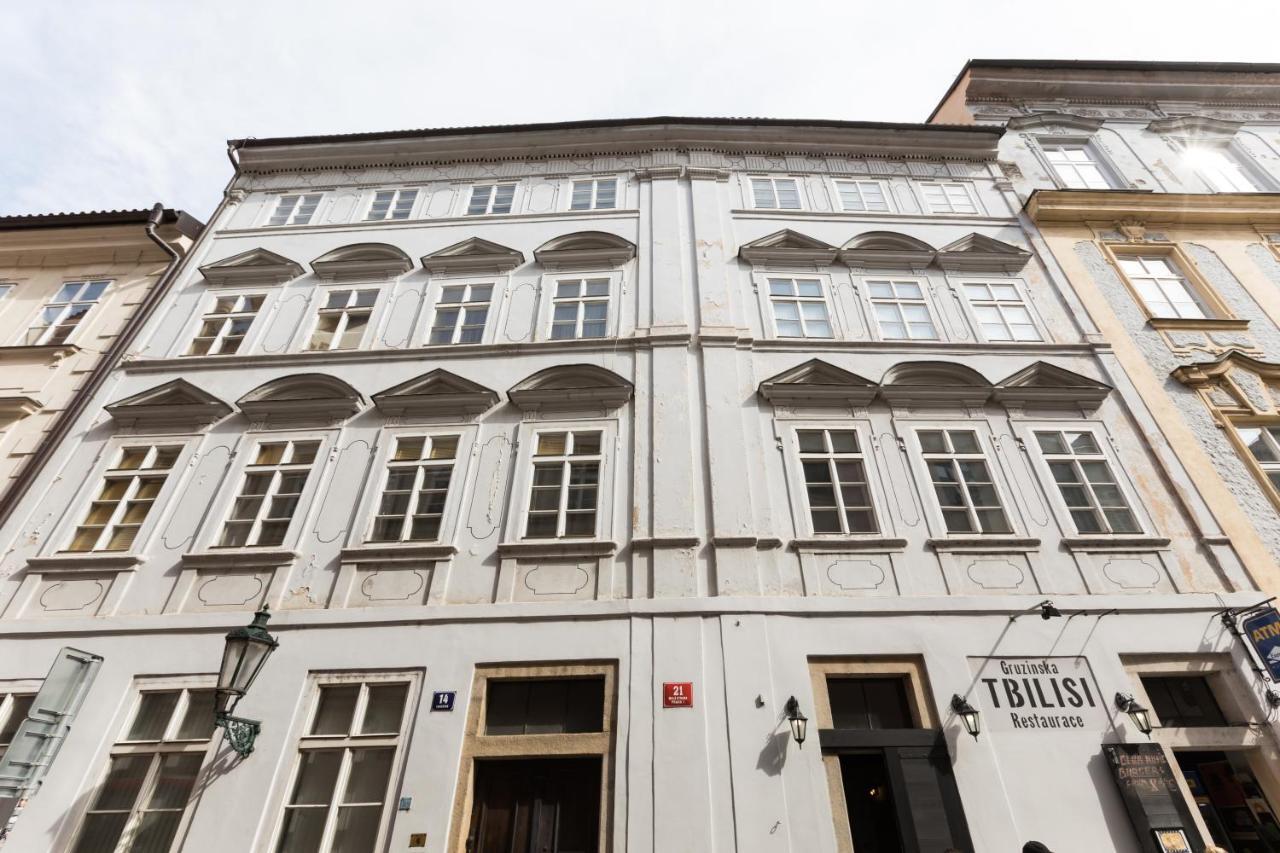 Charles Bridge Royal Apartments - Castle District Прага Экстерьер фото