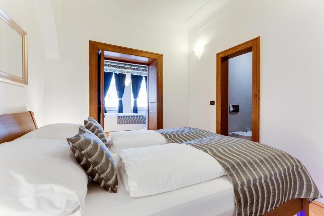Charles Bridge Royal Apartments - Castle District Прага Экстерьер фото
