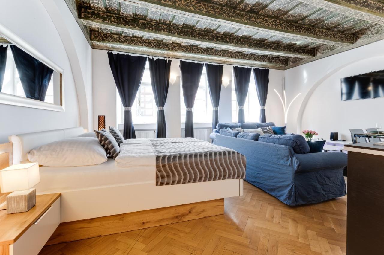 Charles Bridge Royal Apartments - Castle District Прага Экстерьер фото