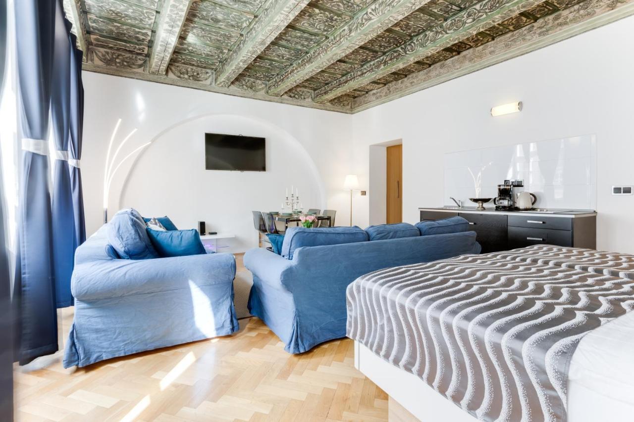 Charles Bridge Royal Apartments - Castle District Прага Экстерьер фото