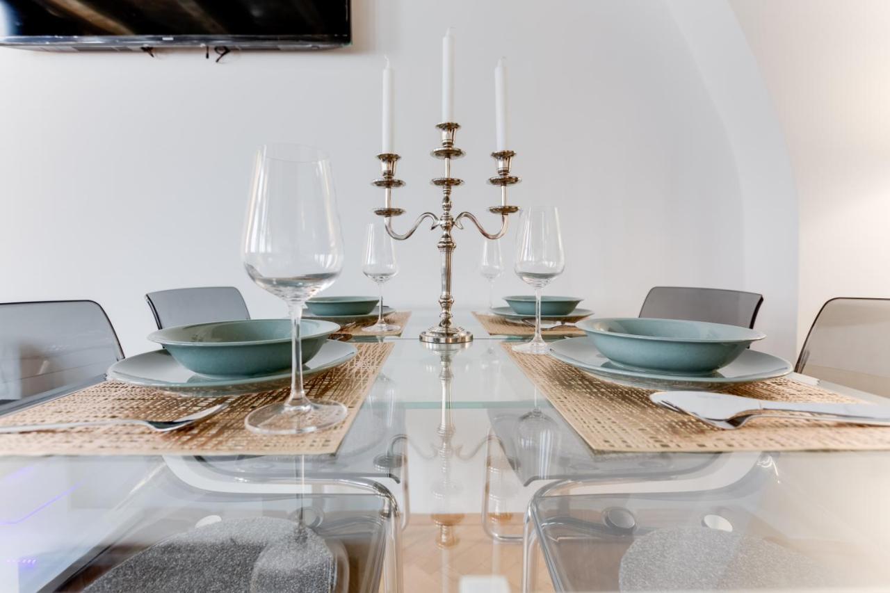 Charles Bridge Royal Apartments - Castle District Прага Экстерьер фото